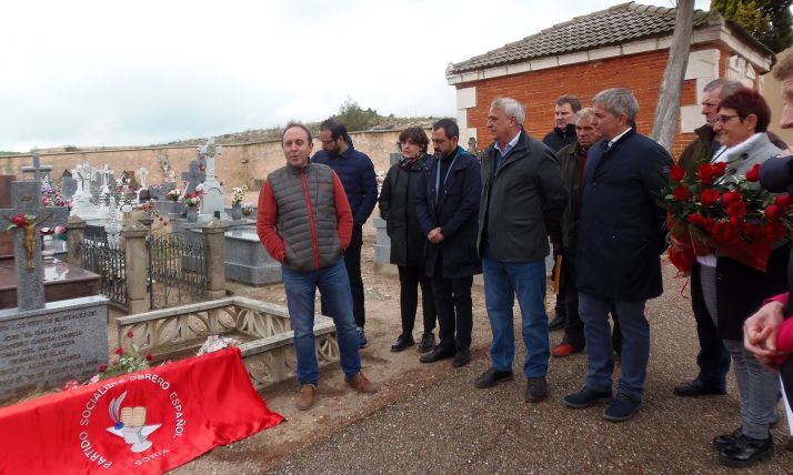 Una instantánea del homenaje hoy en Langa. /PS
