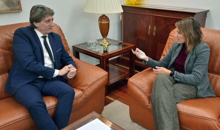 La consejera y el alcalde, en la reunión de esta tarde de miércoles. /Jta.
