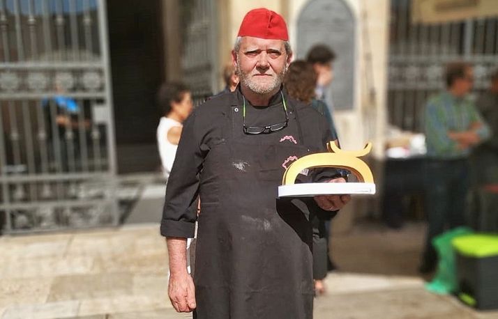 El soriano, con el trofeo acreditativo. 