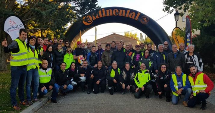 Los participantes antes de tomar la salida. / CC