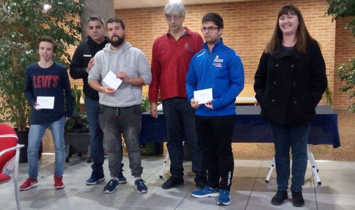 El adnamantino, primero por la derecha, tras ganar el torneo. 