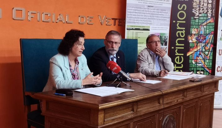 María Teresa Carbajo, Luciano Díez, y Juan Carlos Alonso en la presentación del foro.
