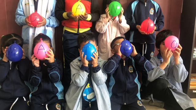 El colegio Calasancio de Almazán muestra su apoyo a su paisano Dani Mateo.