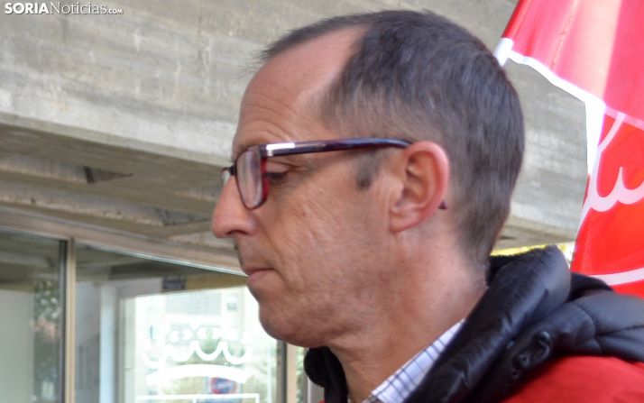 Lozano, este miércoles en la concentración de funcionarios autonómicos. /SN