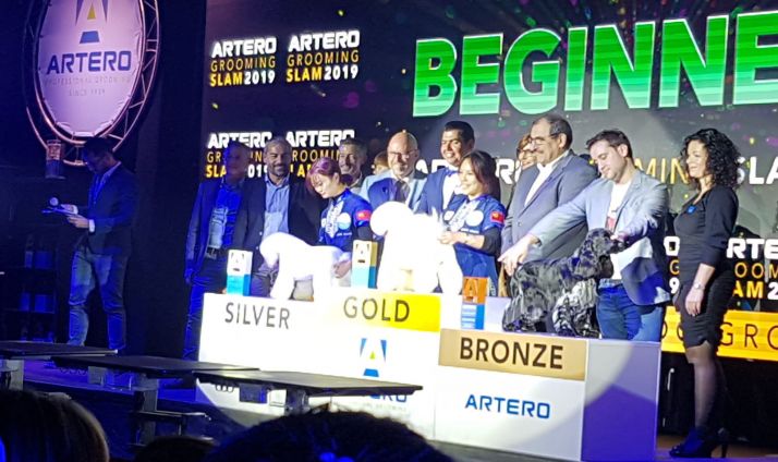 El soriano, a la derecha del podio, con Vader.