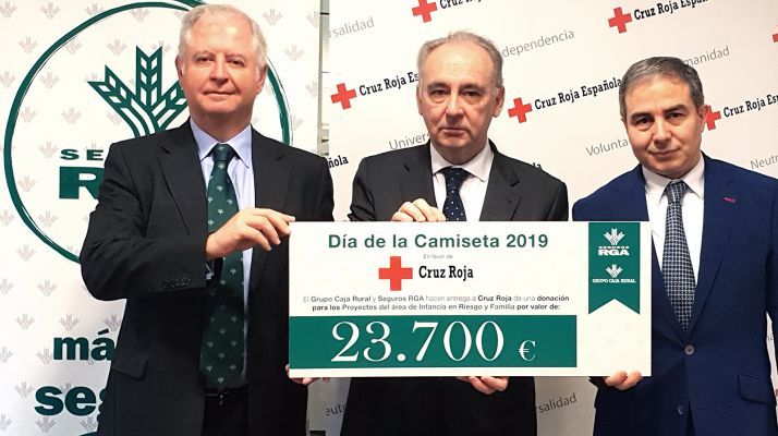 El Grupo Caja Rural entrega 23.700 € para Cruz Roja gracias al Día de la Camiseta 