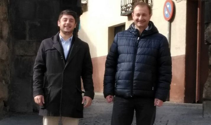 García (izda.) y Leal en su visita a Almazán este martes. 