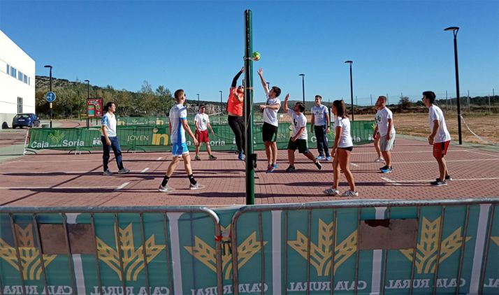Universitarios del Campus en una jornada deportiva. 