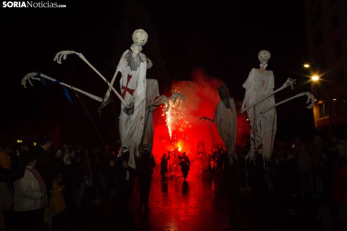 GALERÍA: La lluvia no empaña todo el esplendor del Festival de las Ánimas