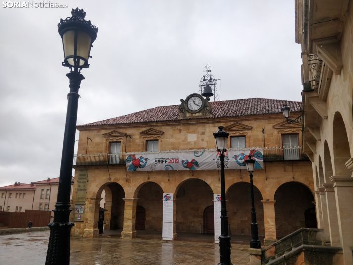 Una de las farolas de la plaza Mayor. SN