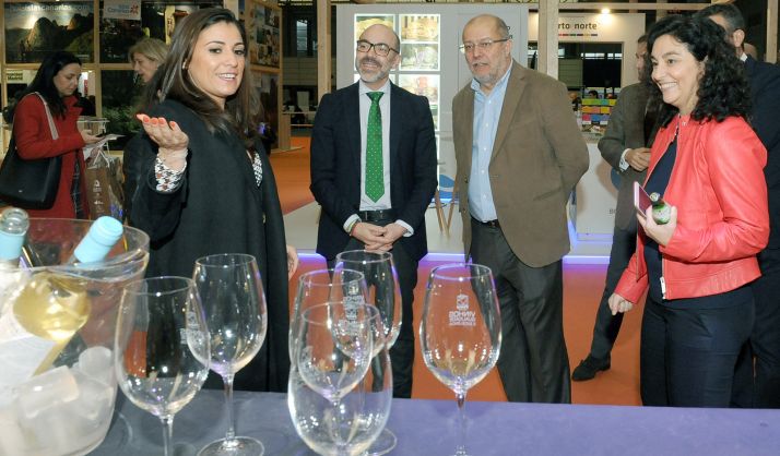 El vicepresidente (dcha.), junto al consejero este viernes en la feria. /Jta.