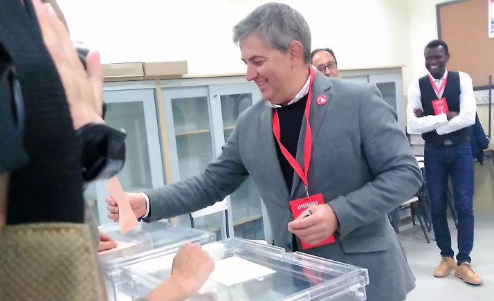 Antón, ejerciendo su voto esta mañana de 10-N.