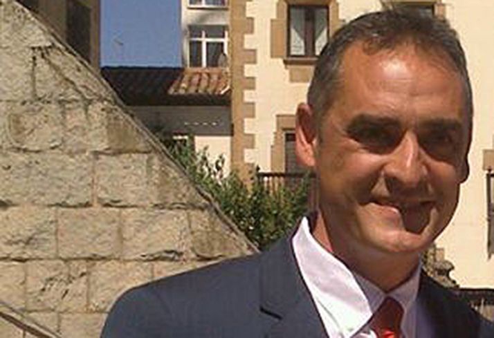 Navas se va de la Ejecutiva socialista para no hipotecar a El Burgo por la Diputación