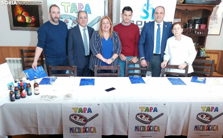 Presentación del ciclo gastronómico: José A. Cedazo (izda.), Tomás Mugarza, Yolanda de Gregorio, Pablo Cabezón, Miguel Cobo, y Melania Cascante. /SN