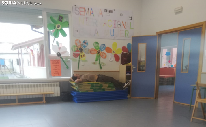 10N: Presidente de mesa con hamaca y `siesta del carnero´ en el colegio electoral 