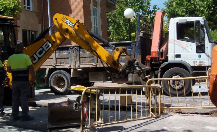 Medios y operarios de Agua de Soria en una inrevención en la capital. 