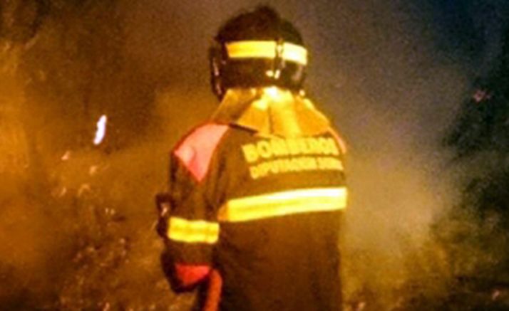 Arde una chimenenea en Centenera de Andaluz