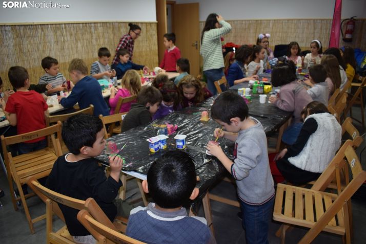 El material reciclado también sirve para adornar la Navidad