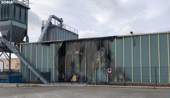 Los daños en el exterior de la factoría. /SN