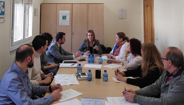 Reunión este viernes con la directora general de Turismo en FOES. /ASOHTUR