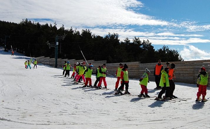 Escolares en Santa Inés en una de las ediciones de la Diputación. /Dip.
