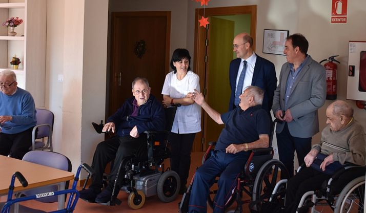 Una imagen de la visita oficial a la residencia agredeña. 