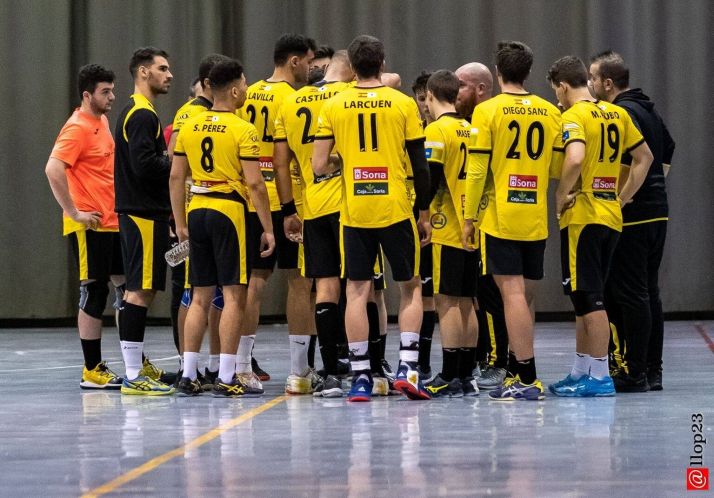 El Balonmano Soria se impone al ULE Ademar León y a las goteras del San Andrés