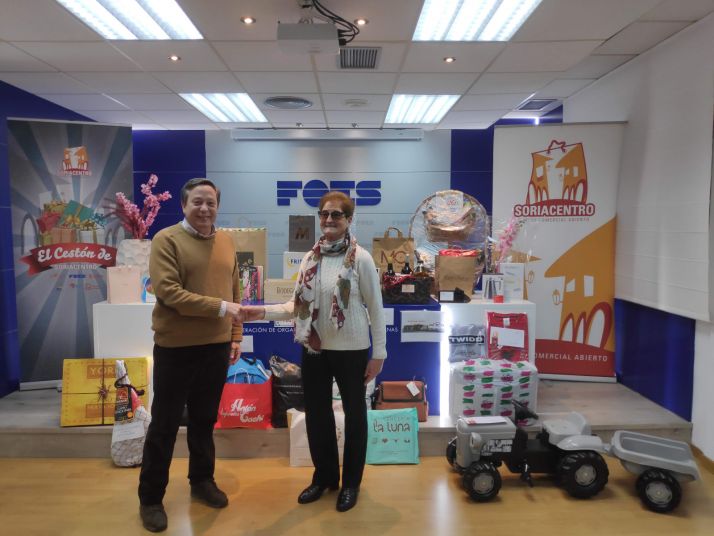 Mª Pilar Lafuente Verde gana el cestón de Soriacentro