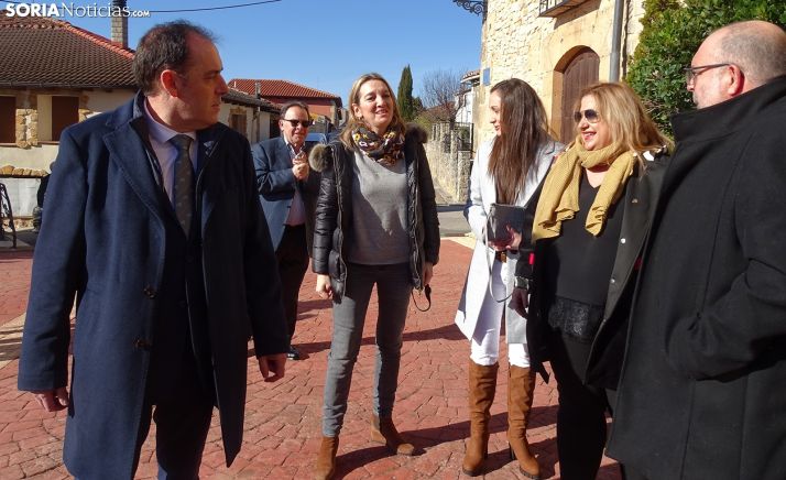 Benito Serrano (izda.), Estrella Torrecilla, Carolina Romero, Yolanda de Gregorio y Miguel Latorre, antes de la inauguración del recinto ferial. /SN