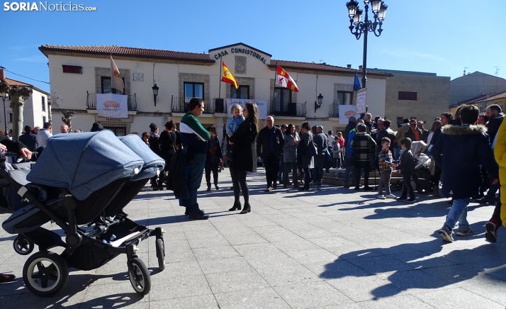 Una imagen de la plaza del Ayuntamiento este domingo. /SN