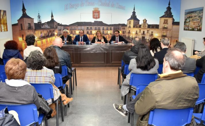 Una imagen de la reunión de empresarios con Ayuntamiento y Junta este jueves. /Jta.
