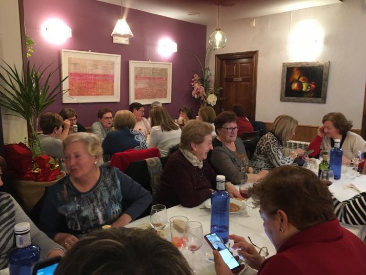 Mujeres de Almarza y El Valle celebran Santa Águeda en Los Villares