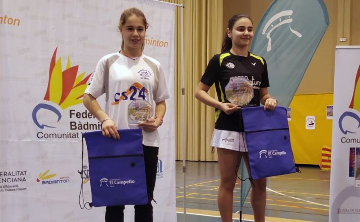 Daniela Corchón, a la izquierda, en el podio. /CBS-CS24