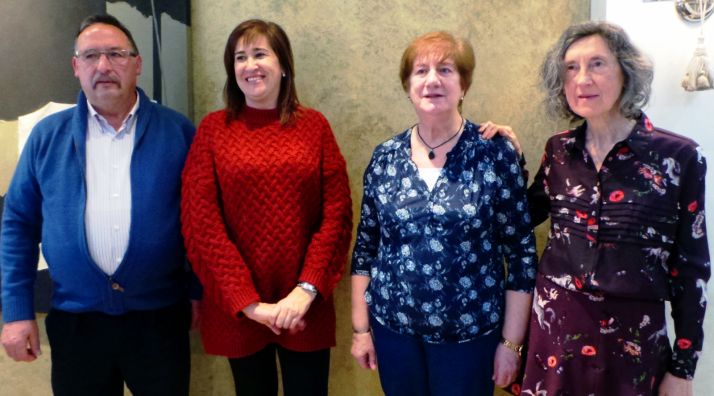 Los empleados homenajeados con Susana Andrés, gestora comercial en Soria. 