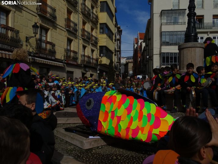 GALERÍA: Los alumnos del CEIP Numancia recrean el entierro de la sardina