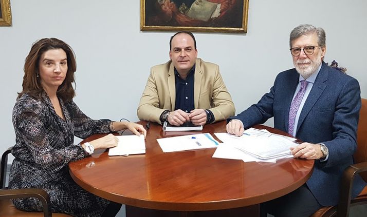 Fernández, Cobo y Aparicio, en la casa consistorial burgense. 