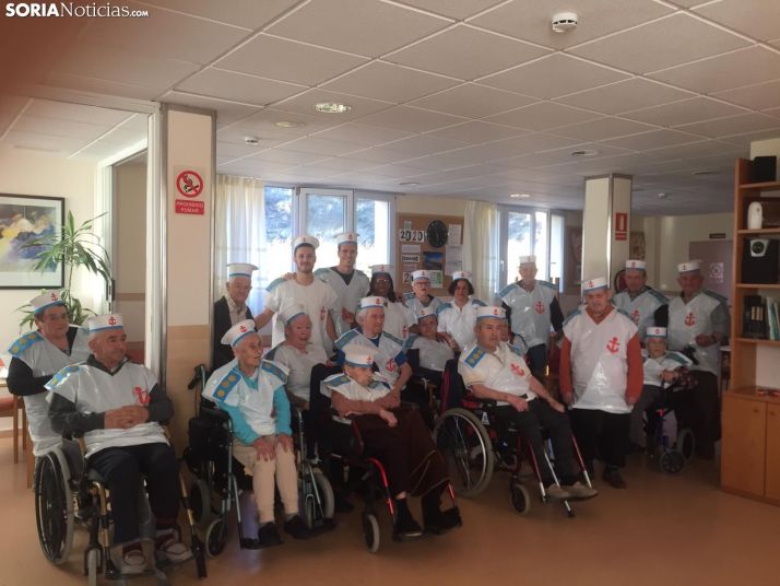 Fiesta marinera en los carnavales de la residencia de Fuentetoba