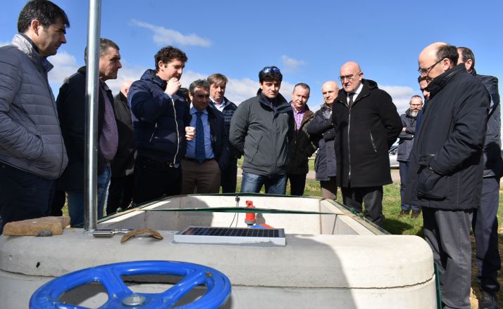 Visita del consejero a una zona de regadío en León este martes. /Jta.