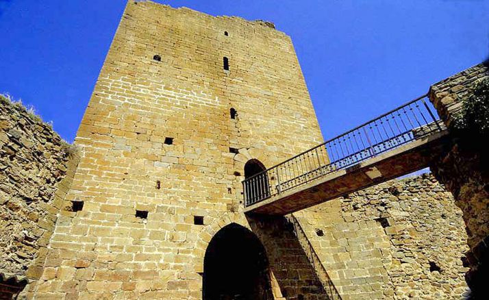 Imagen de la torre del homenaje del castillo. 