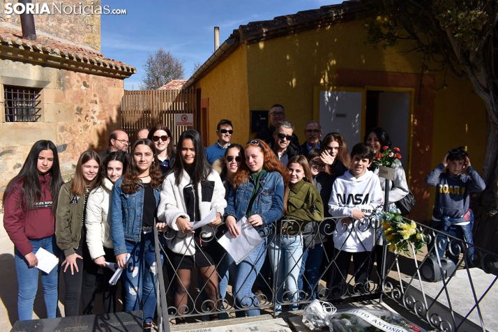 Los alumnos del Machado mantienen viva la esencia del poeta
