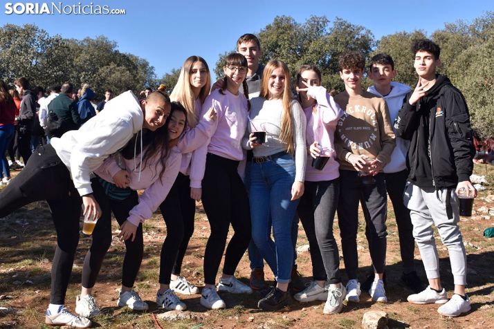 GALERÍA: Los jóvenes arrancan el Jueves Lardero en Los Royales