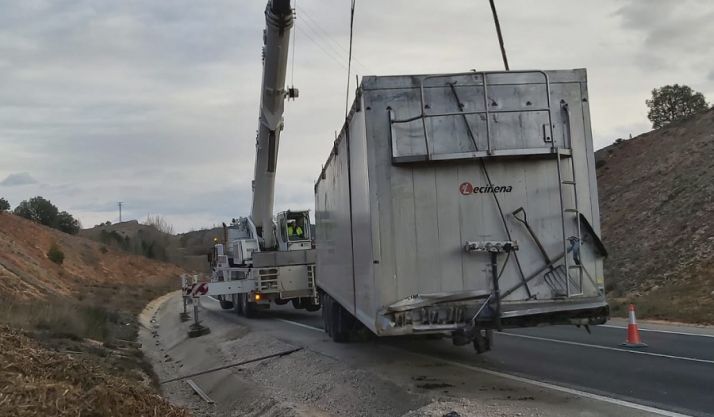 Abiertos los dos carriles de la carretera SO-20 que habían sido cortados por el vuelco de un camión