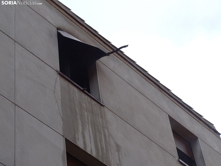 Desalojados 25 vecinos por un incendio en una vivienda de la capital