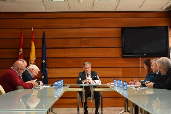 La Junta y URCACYL se reunen para tratar la inestabilidad comercial del sector agrario