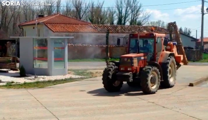 Los agricultores, implicados en la desinfección de los pueblos