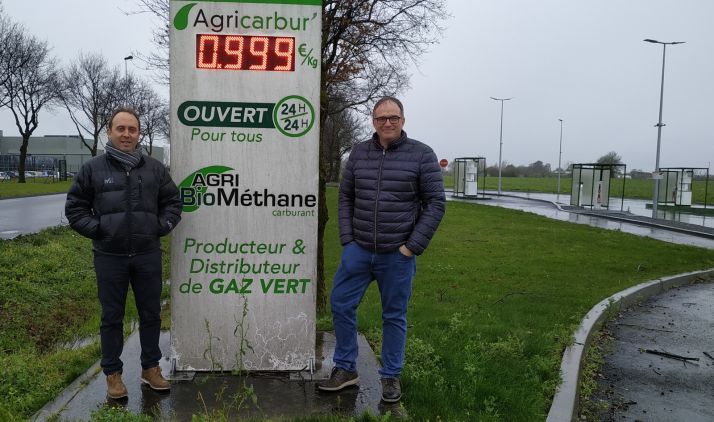 Ortiz, (izda.) en una planta de biogás del Valle del Loira (Francia). 