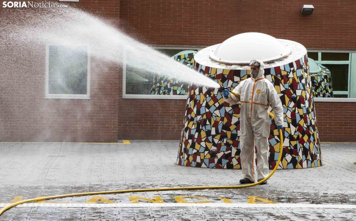 Desifección del centro La Milagrosa. /María Ferrer