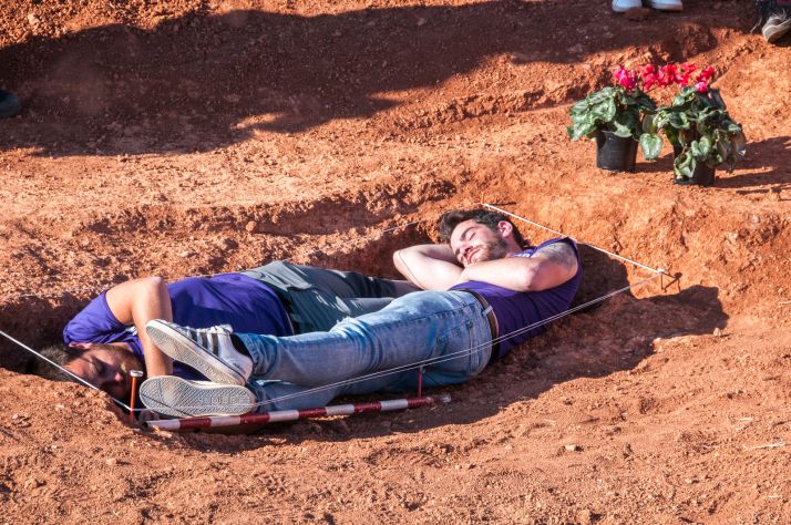 El juez da la razón a Recuerdo y Dignidad y se procederá a la identificación de los restos de La Riba de Escalote