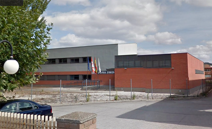 El centro de Educación de Adultos Doña Jimena, sede de la convocatoria. /GM