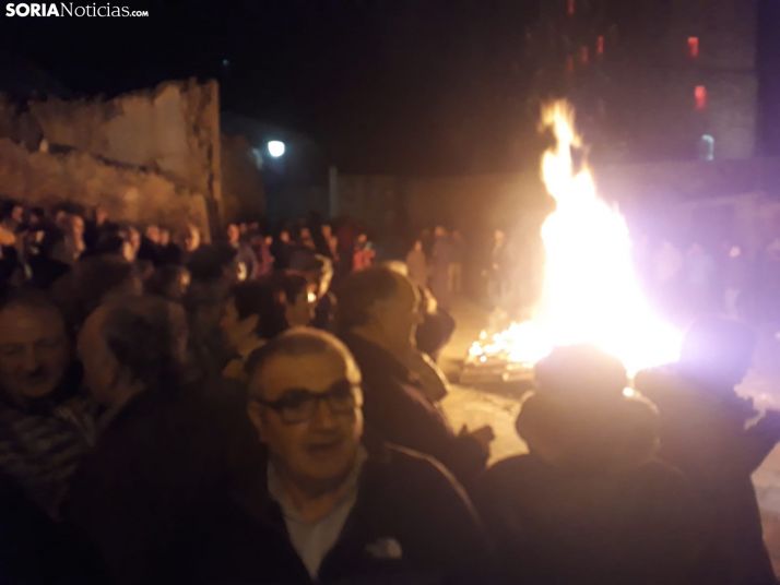 El Barrio Moro de Ágreda celebra su tradicional hoguera ante la ermita